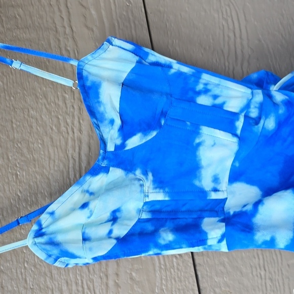 PrettyLittleThing Blue Tie Dye Print Satin Ruched Skirt Corset Detail Midi Dress - Picture 7 of 13